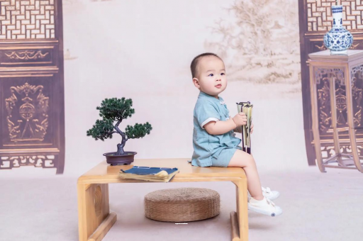 香河宝宝边吃奶边挣扎烦躁 香河宝宝边吃奶边挣扎烦躁